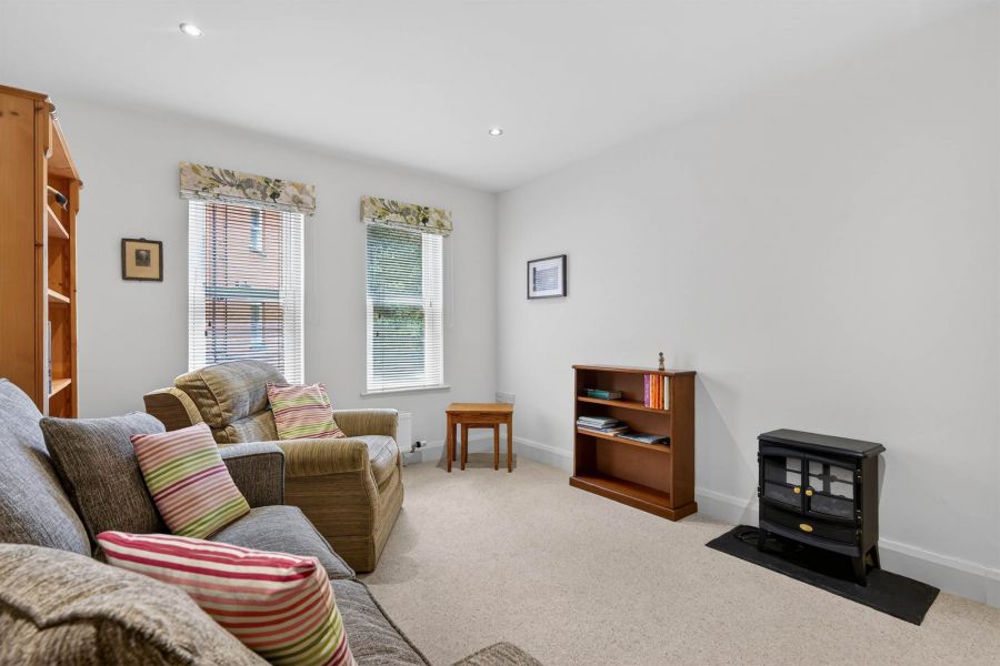 Apt 12 Sandown Manor