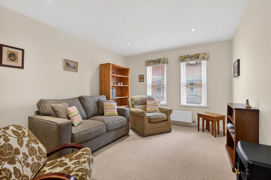 Apt 12 Sandown Manor