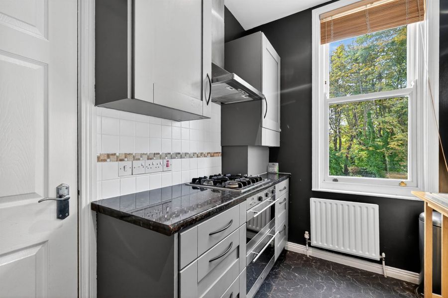 Apt 10 Sandown Court