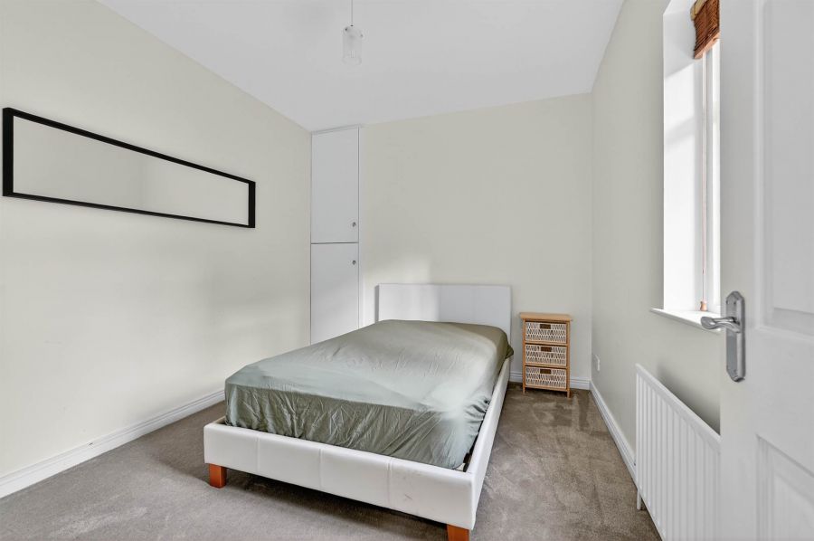 Apt 10 Sandown Court