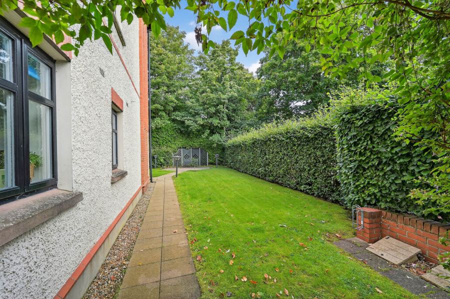 Apt 10 Sandown Court