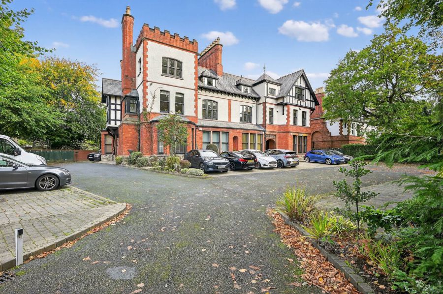 Apt 10 Sandown Court