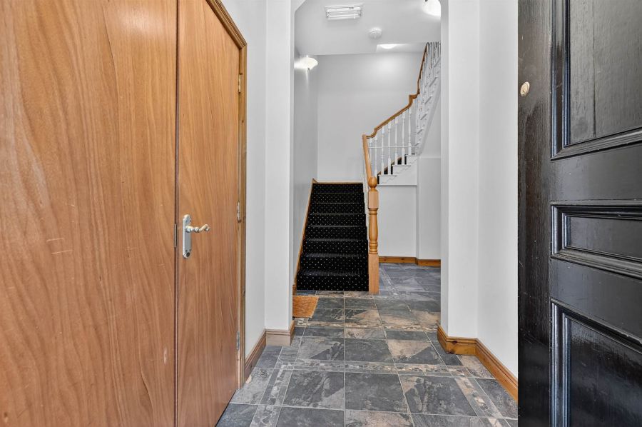 Apt 10 Sandown Court