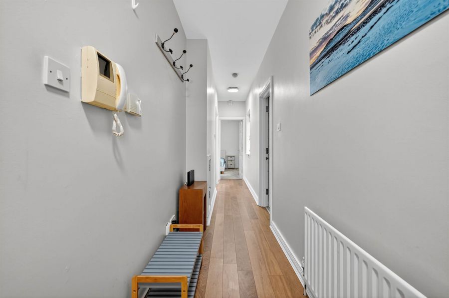 Apt 10 Sandown Court