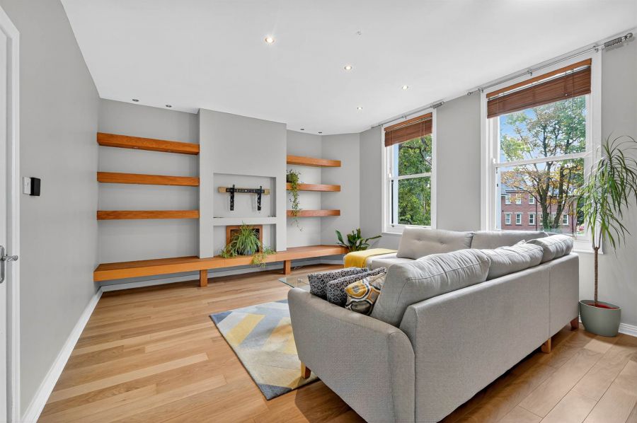 Apt 10 Sandown Court