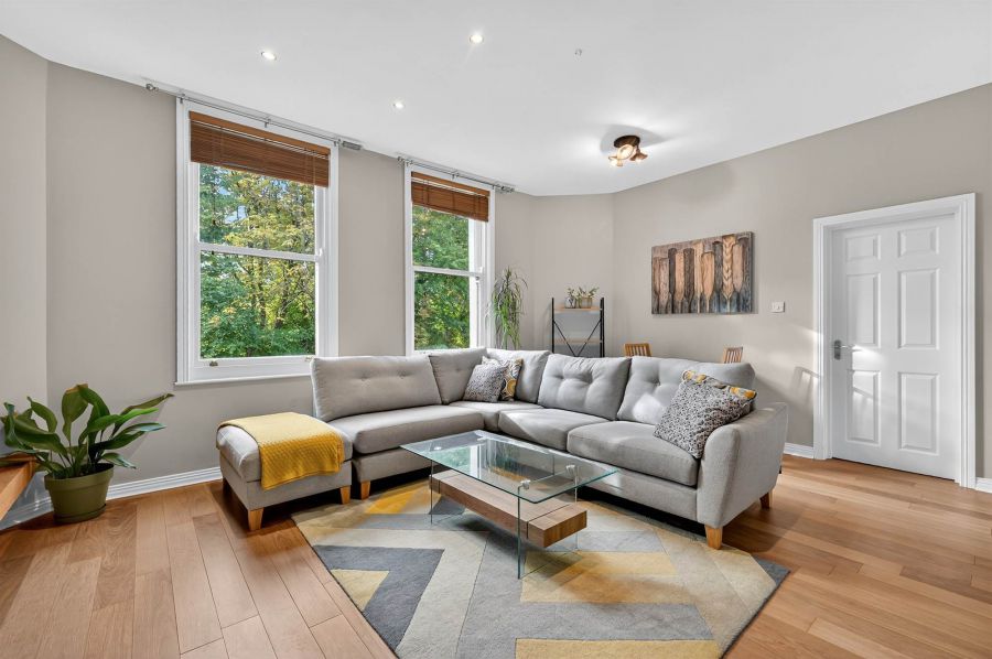 Apt 10 Sandown Court