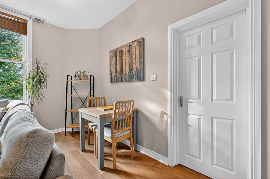 Apt 10 Sandown Court