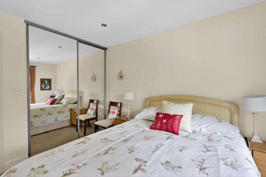 Apt 26 Sandown Manor