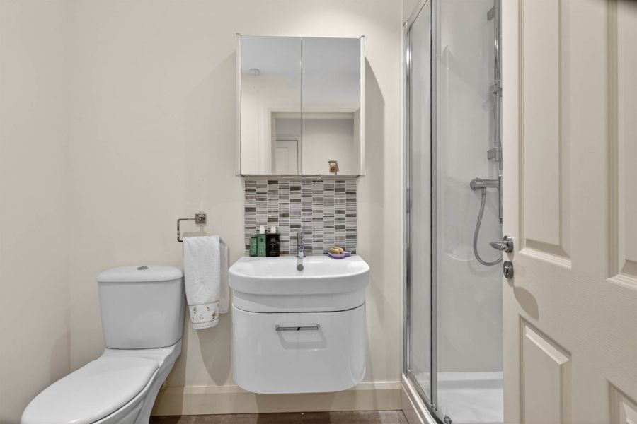Apt 26 Sandown Manor