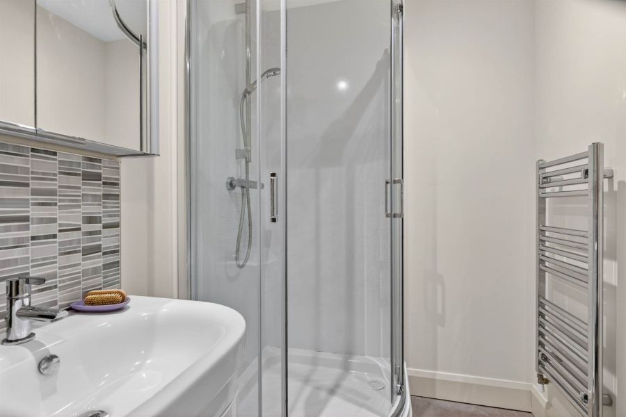 Apt 26 Sandown Manor