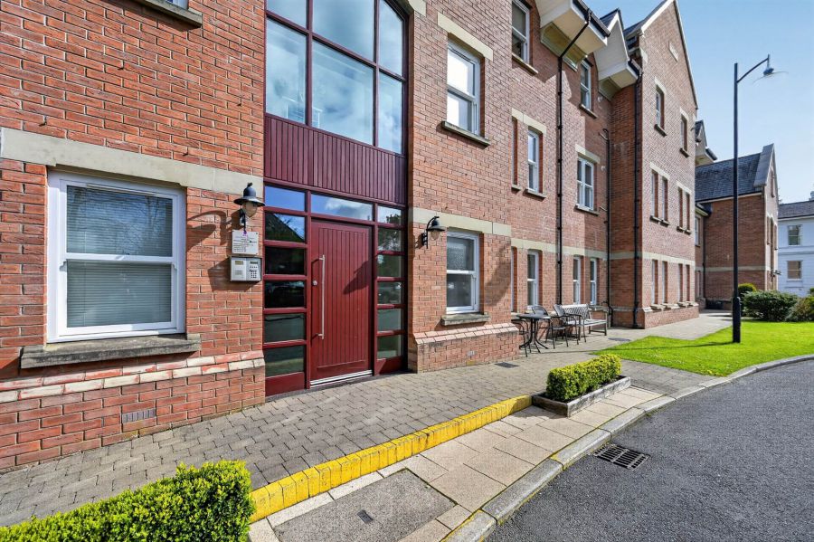 Apt 26 Sandown Manor