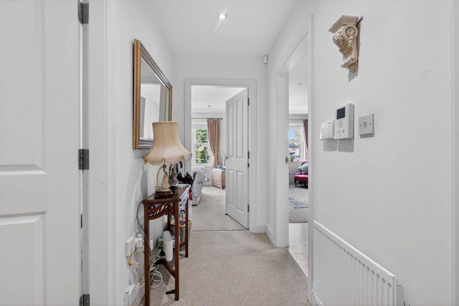 Apt 26 Sandown Manor