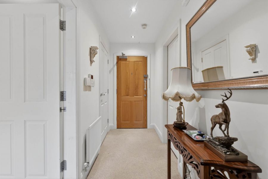 Apt 26 Sandown Manor