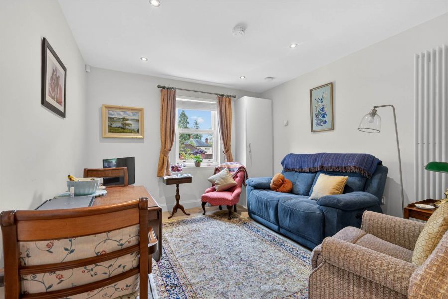 Apt 26 Sandown Manor