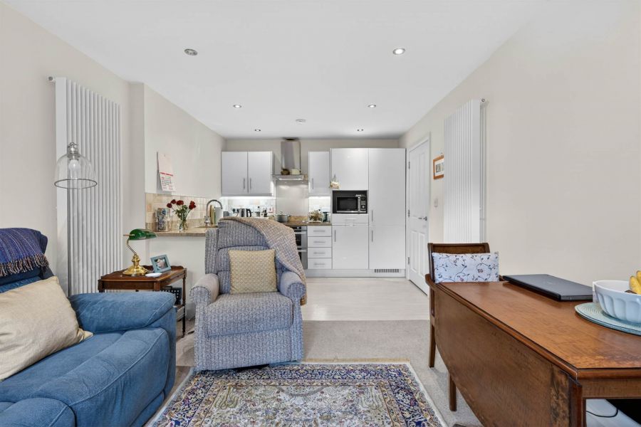 Apt 26 Sandown Manor