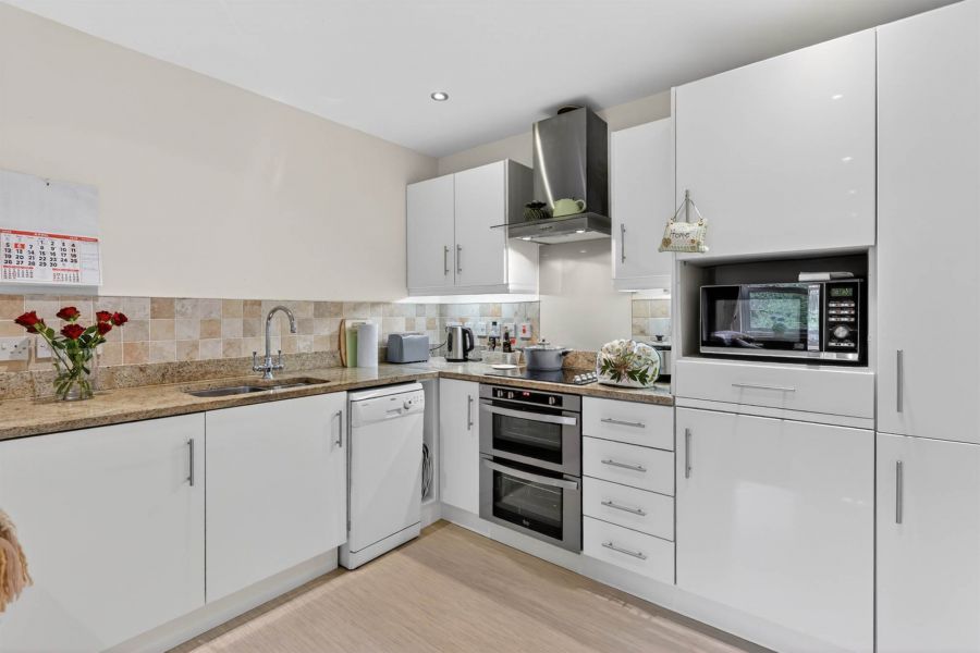 Apt 26 Sandown Manor