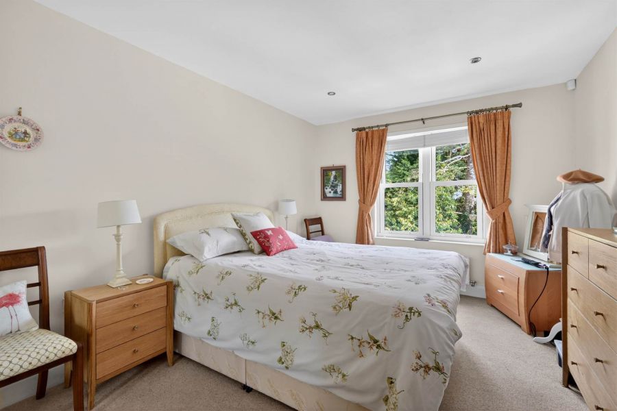 Apt 26 Sandown Manor