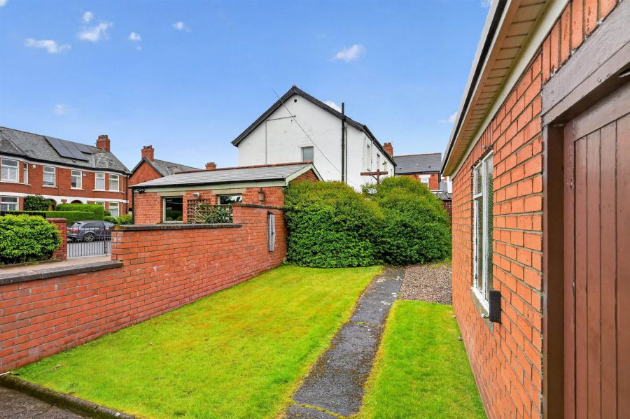 42 Kirkliston Park