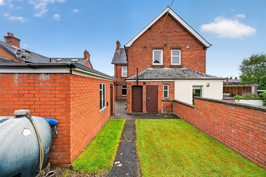 42 Kirkliston Park