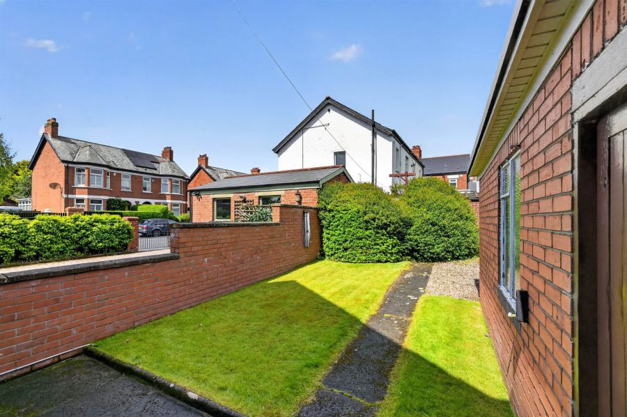 42 Kirkliston Park