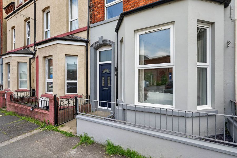 6 Grampian Avenue