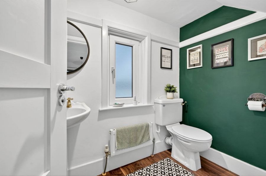 1 Thornhill Crescent