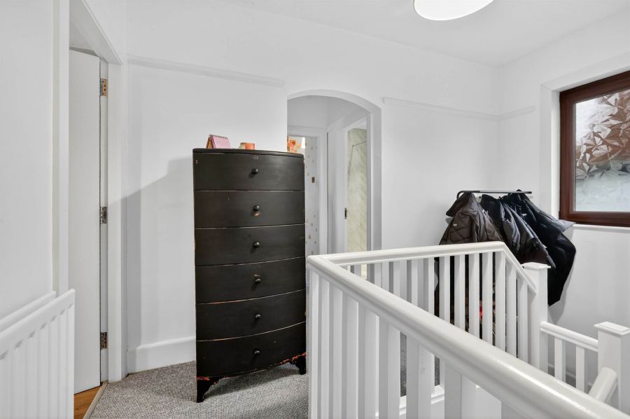 1 Thornhill Crescent