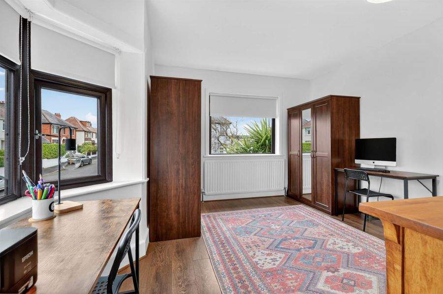 1 Thornhill Crescent