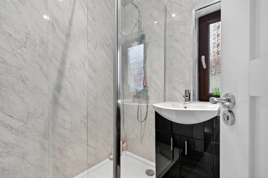 1 Thornhill Crescent