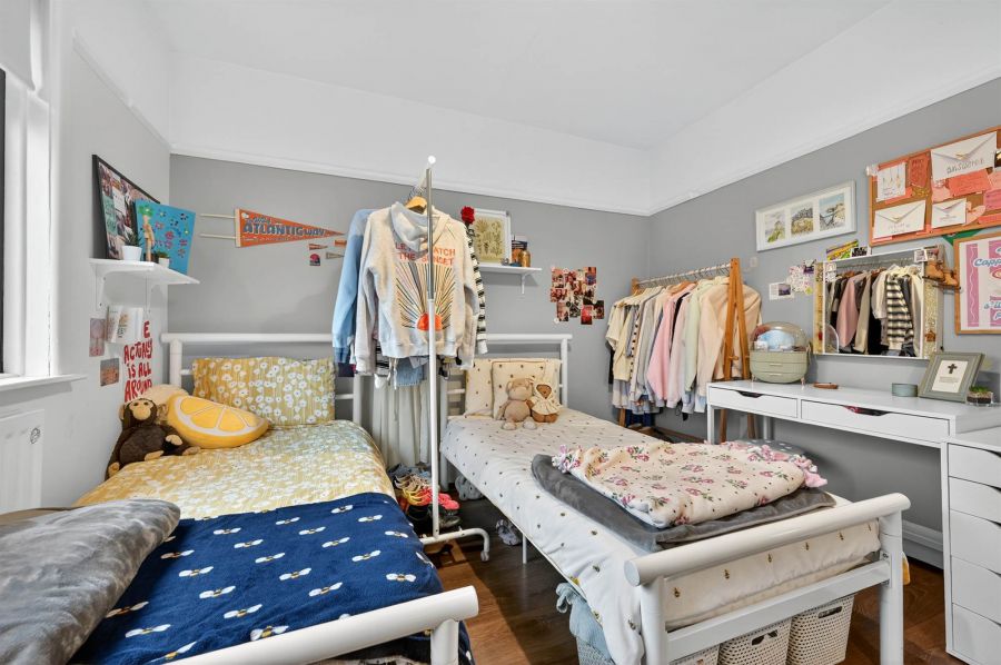 1 Thornhill Crescent