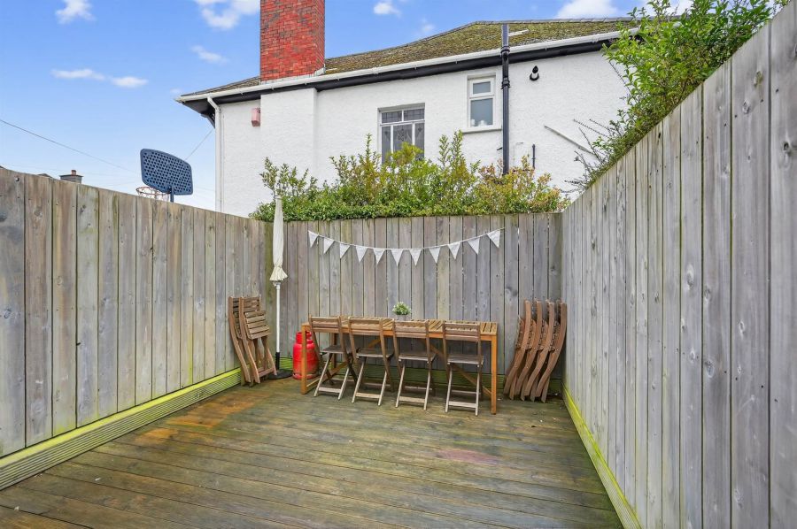 1 Thornhill Crescent