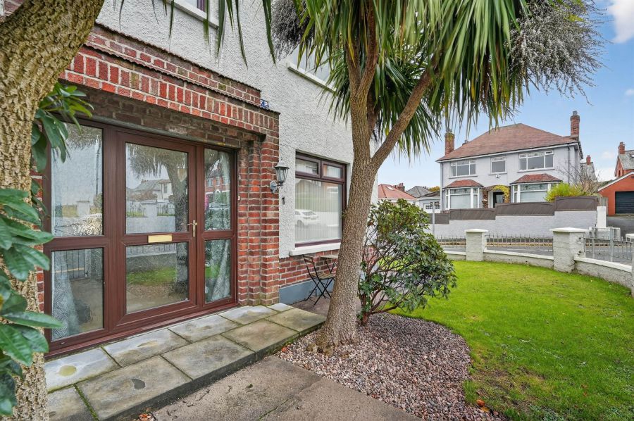 1 Thornhill Crescent