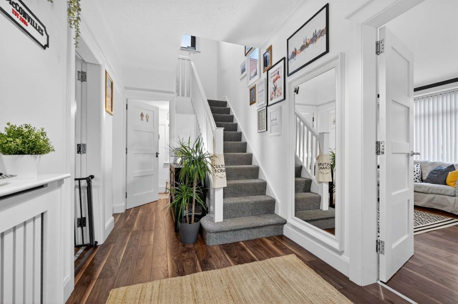 1 Thornhill Crescent