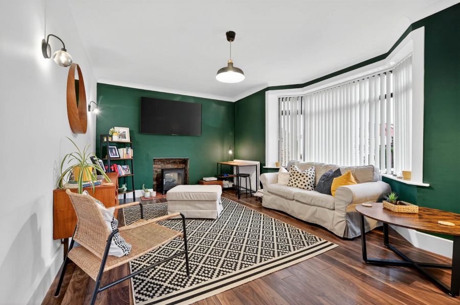 1 Thornhill Crescent