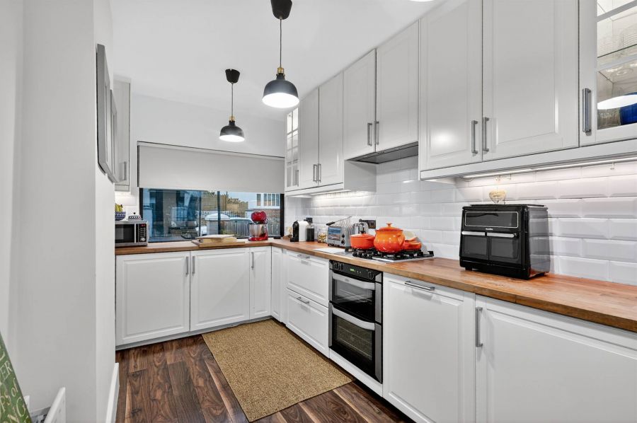 1 Thornhill Crescent