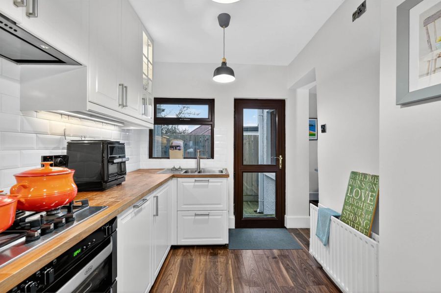 1 Thornhill Crescent