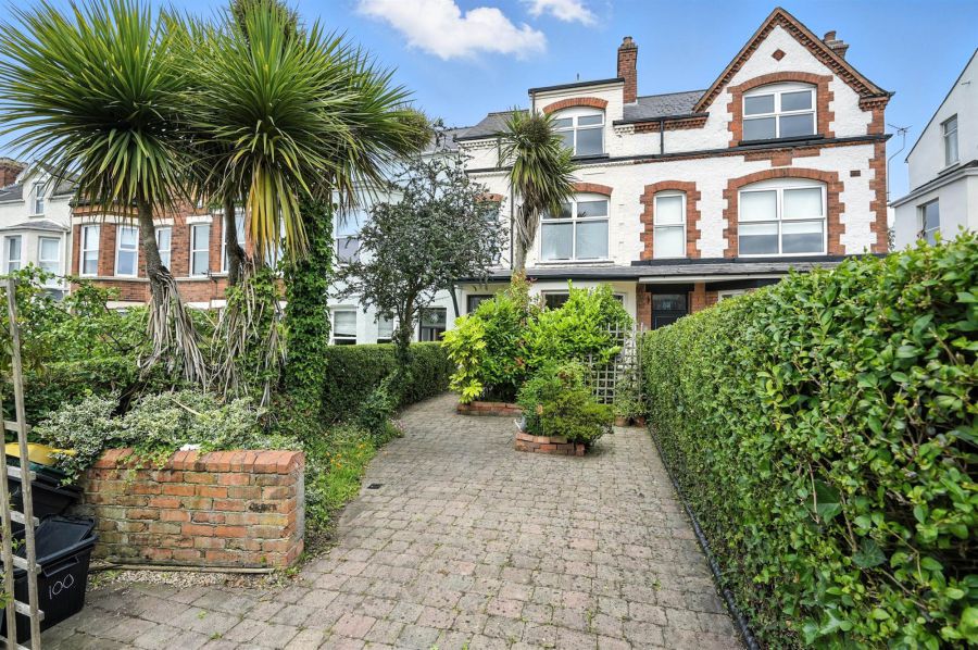 100 Upper Newtownards Road, ballyhackamore, belfast, BT4 3EN