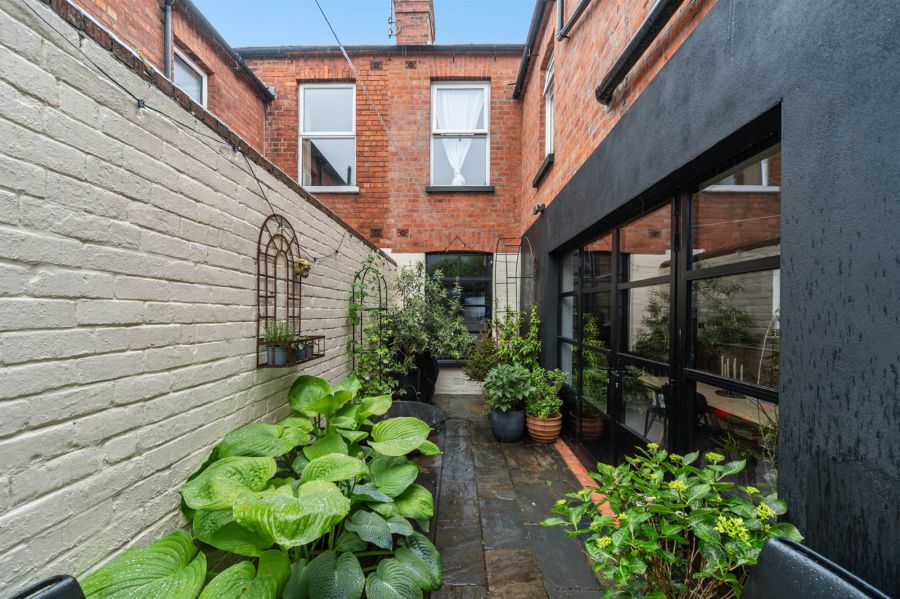 2 Sandford Avenue