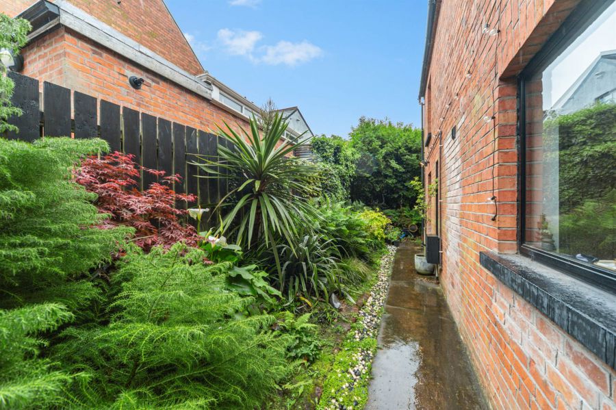 2 Sandford Avenue