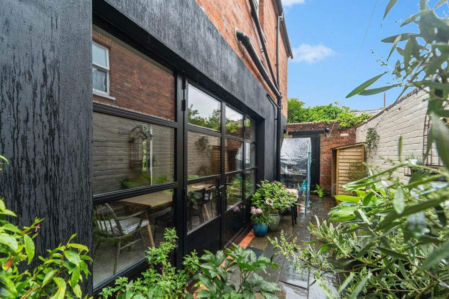 2 Sandford Avenue