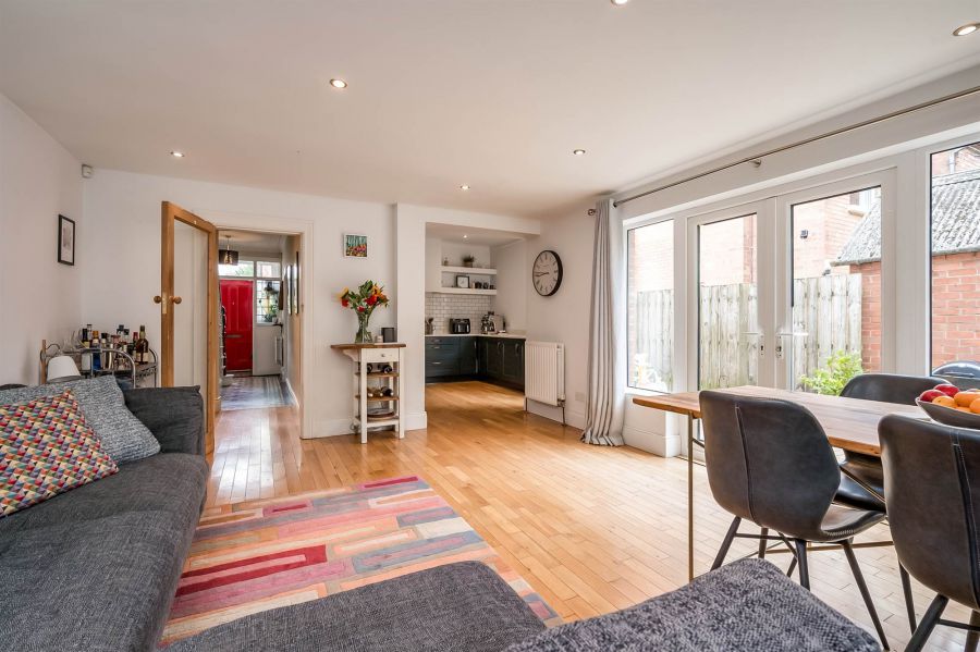 19 Sandhill Gardens