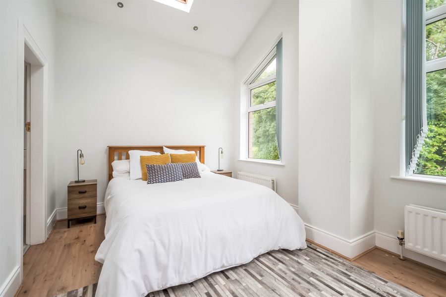 19 Sandhill Gardens