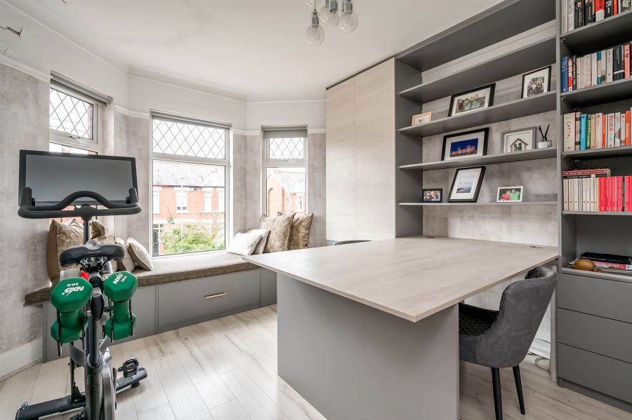 19 Sandhill Gardens