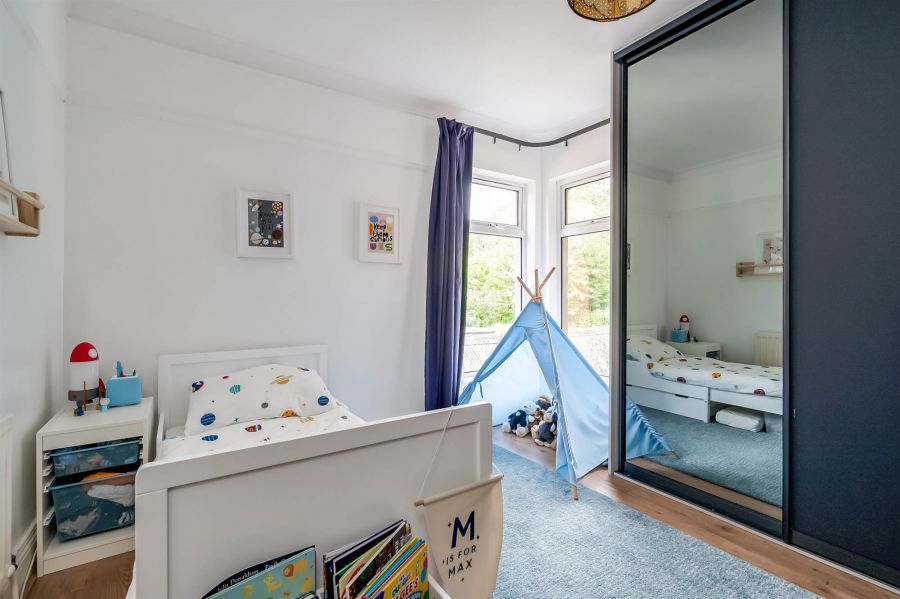 19 Sandhill Gardens