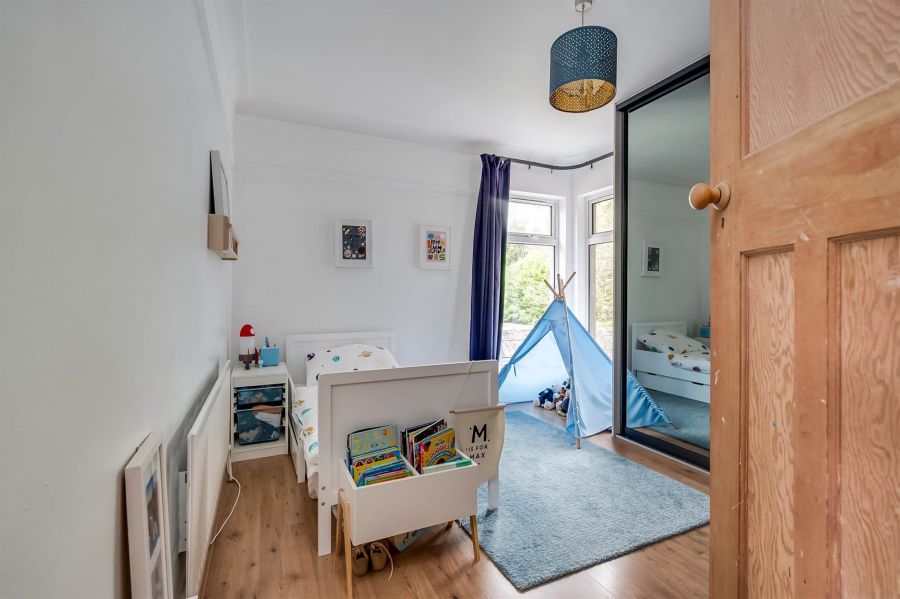 19 Sandhill Gardens