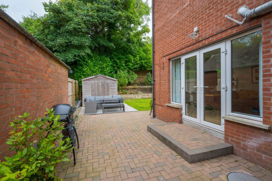 19 Sandhill Gardens