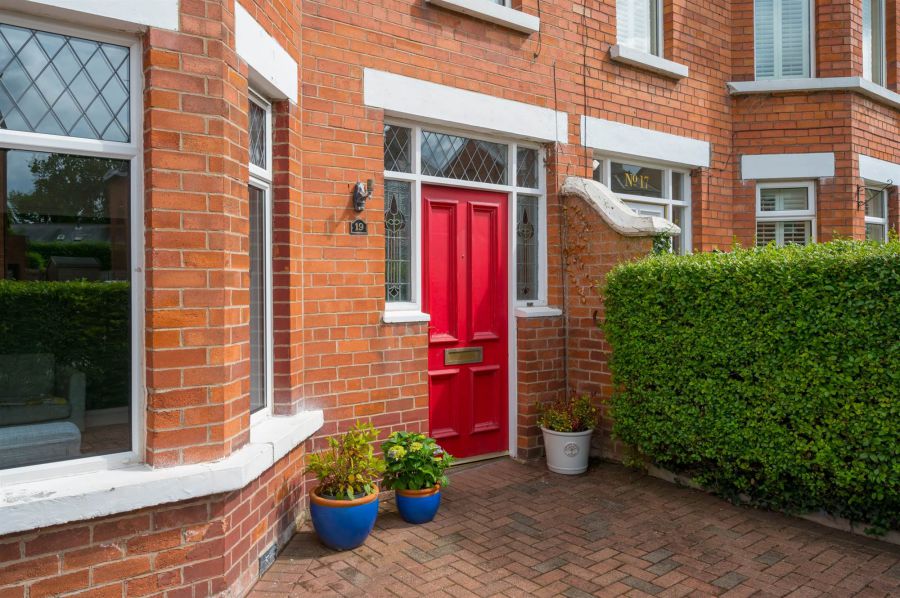 19 Sandhill Gardens
