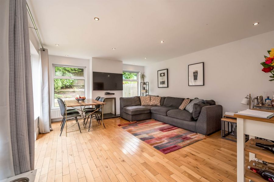 19 Sandhill Gardens