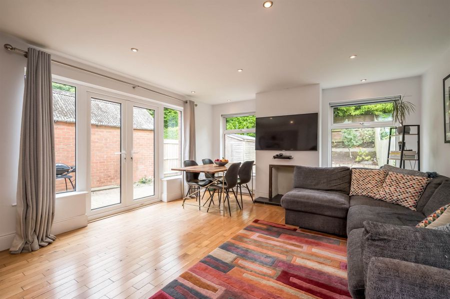 19 Sandhill Gardens