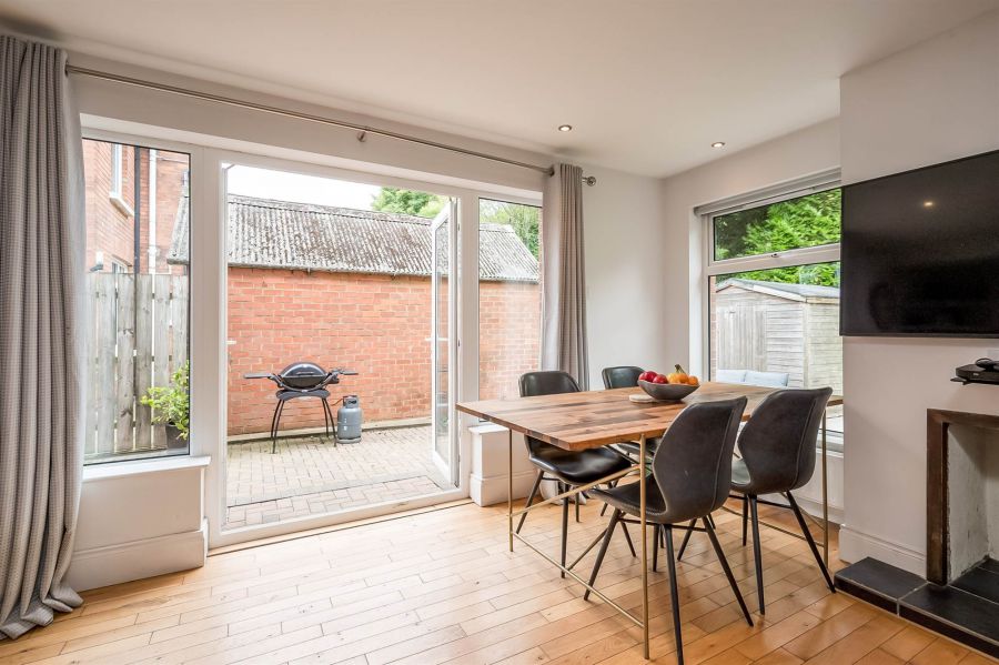 19 Sandhill Gardens